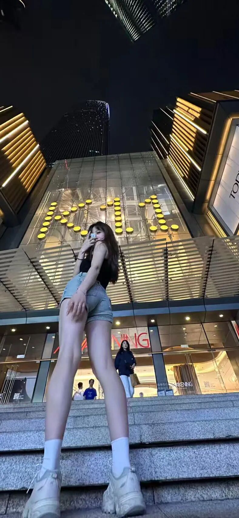 𝐒𝐡𝐚𝐫𝐞｜iOS 舞台光束壁纸